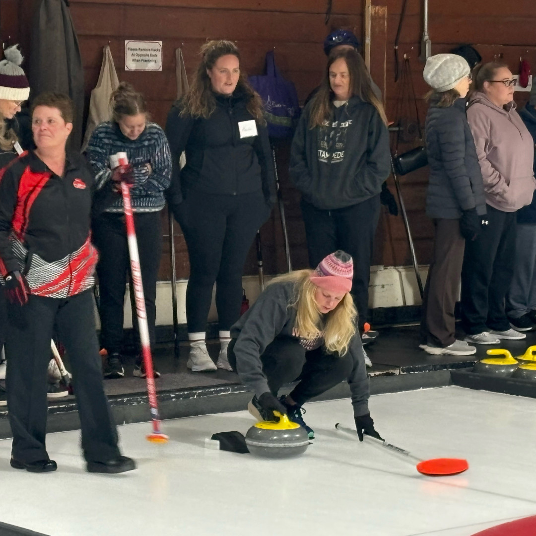 Golf_Inglewood's tweet image. Our Junior &amp;amp; Adult Learn to Curl fall session is bursting at the seams. If you&apos;d like to get in on the fun and learn to curl, our winter session is starting in January &amp;amp; registration is now open!  🥌🥌

ow.ly/gpKx50U1EGq

#learntocurl #yyccurling #wintersports #curling