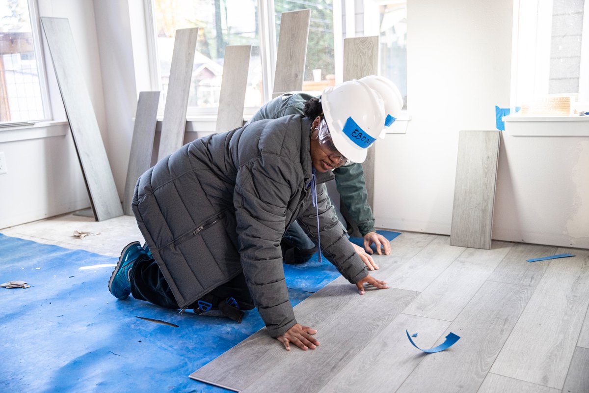 habitatskc's tweet photo. Thank you, @amazon, for joining us at our Yarrow Cottages site as we kicked off #VeteransBuild. Your ongoing support allows us to fulfill our mission to create more #affordablehousing in our community. https://t.co/Pvjt1En228
