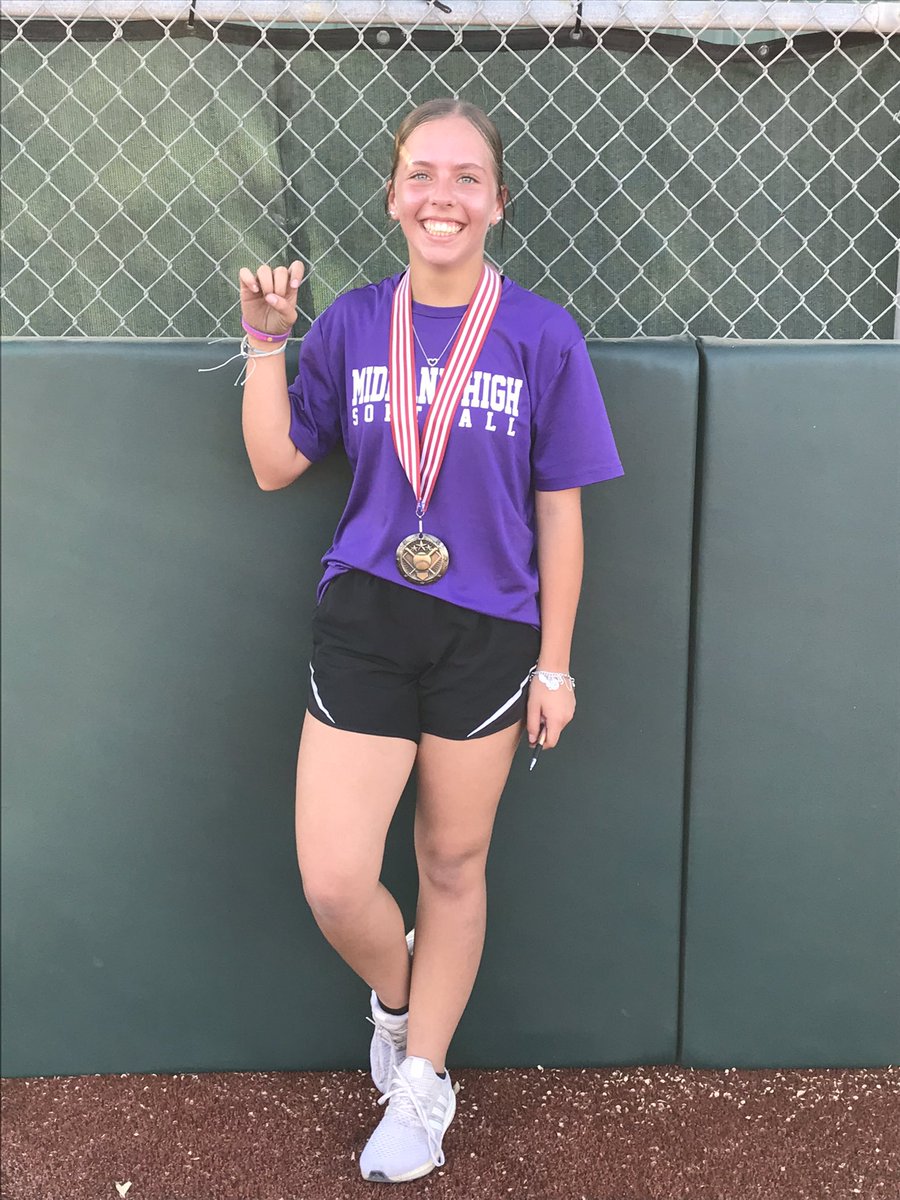 CoachVines's tweet photo. Emberlee is Dawg of the Day!!! π₯ #12foreverabulldog #GetUpGetBetter https://t.co/VOvgj2Gzef