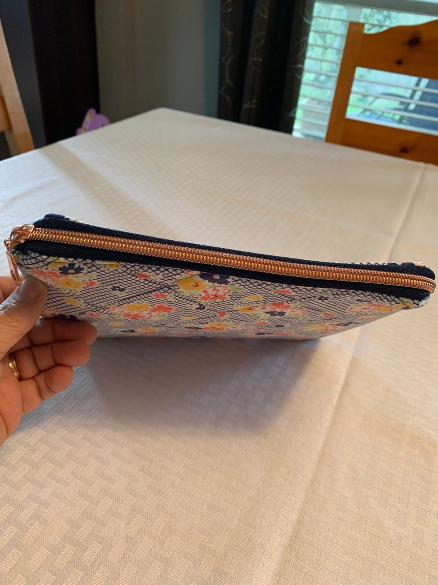 angelhw1956's tweet photo. Quilted Zipper Pouch https://t.co/7y10XdMfe0 #TeaTimeQuiltsnMore #Etsy #ToiletryBag https://t.co/WmphOgTJA6