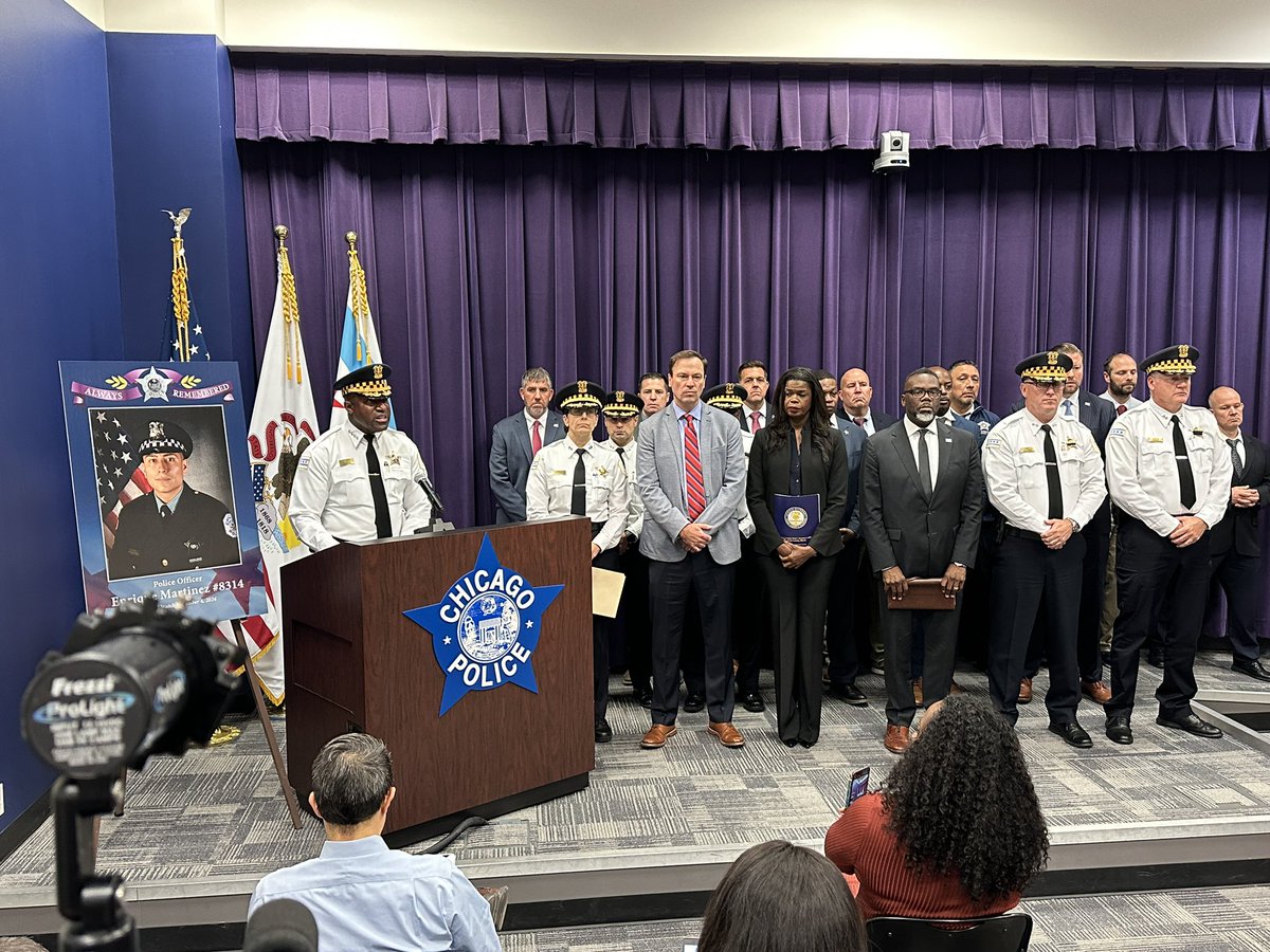 TAhern_'s tweet photo. Superintendent Larry Snelling, Chief of Detectives Antoinette Ursitti, Mayor Brandon Johnson @ChicagosMayor, States Attorney Kim Foxx @SAKimFoxx announce First Degree Murder charges in the shooting of fallen #ChicagoPolice Officer Enrique Martinez https://t.co/xz3rlzBRGT https://t.co/ArGZrnCs0Y