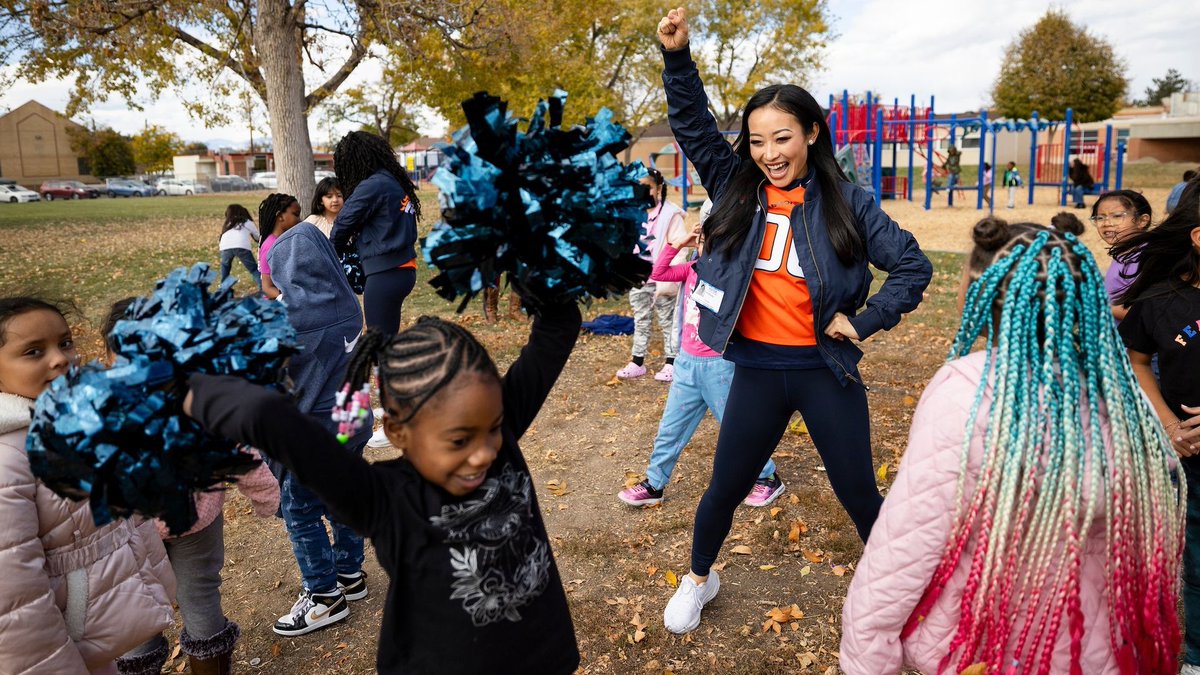 BroncosOffField's tweet photo. Yesterday, we joined Playworks Colorado for recess at Crawford Elementary School! 

Playworks helps kids stay active and build valuable social and emotional skills through play. 

📸 »  https://t.co/hQxEwNhkIV https://t.co/emupir2kRF