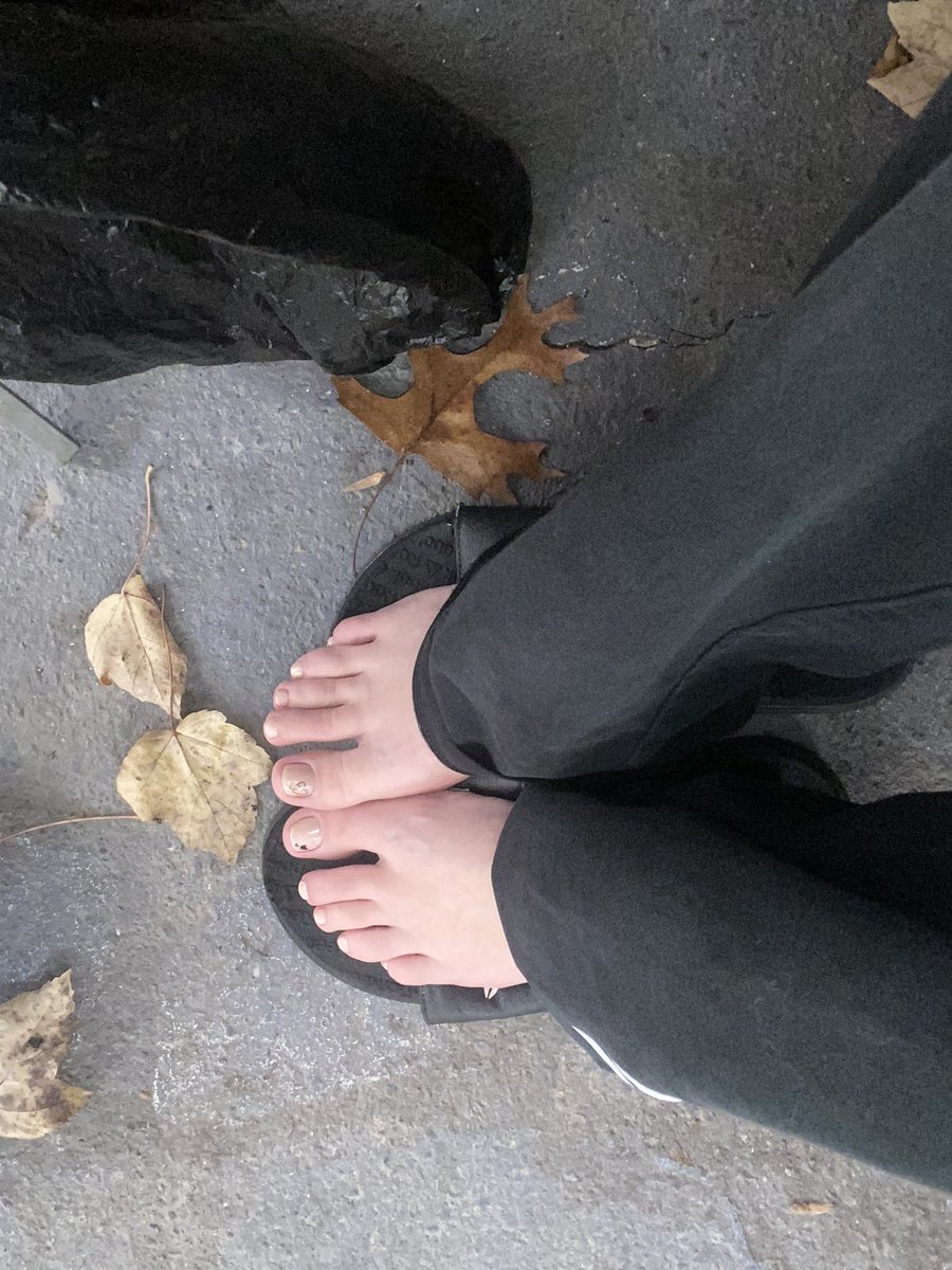 GypsyGoddess00's tweet photo. Fall feet….just a lill sneak peak. https://t.co/0GCvpE40pC