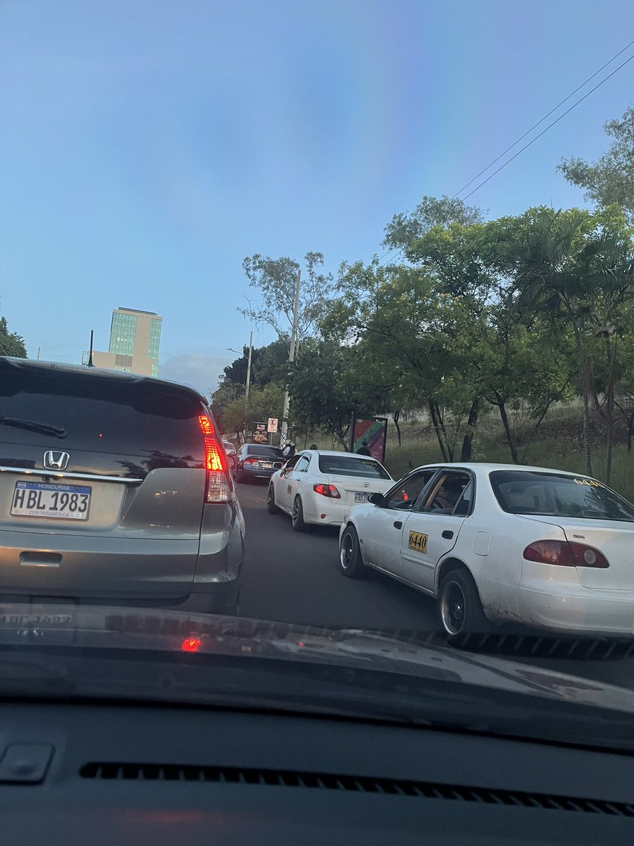 MarissaISA's tweet photo. Aha y este tercer carril que nunca controlan https://t.co/8Fk2GqrQQk