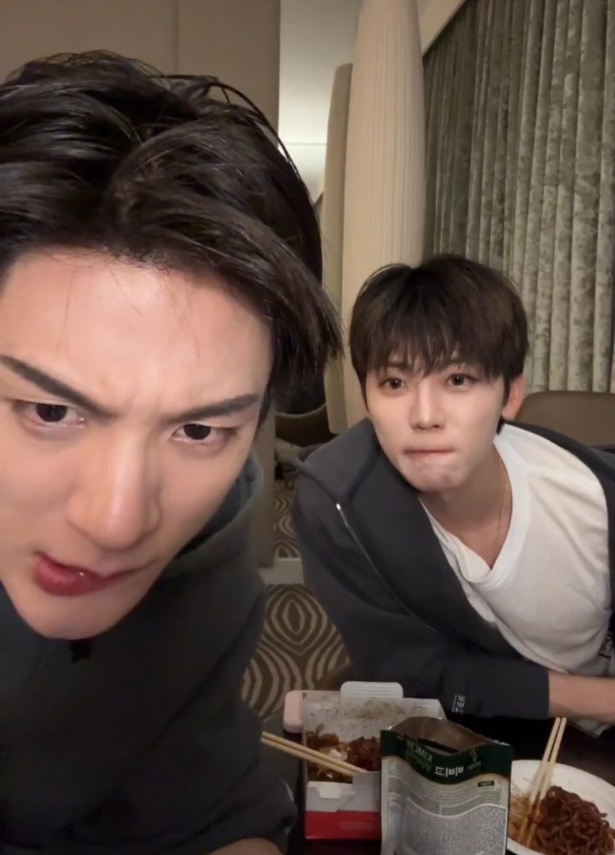 jungshasa's tweet image. 🫦🫦🫦