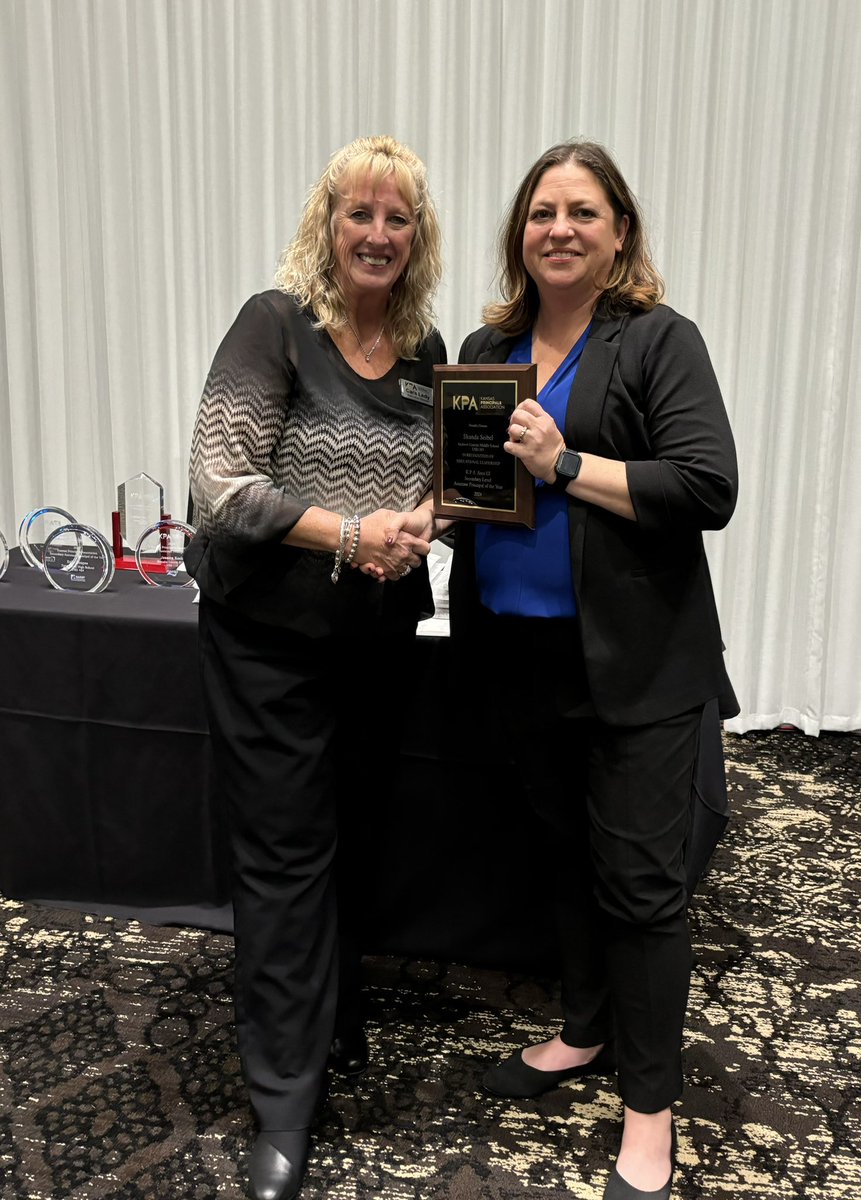 Central Middle tweet media