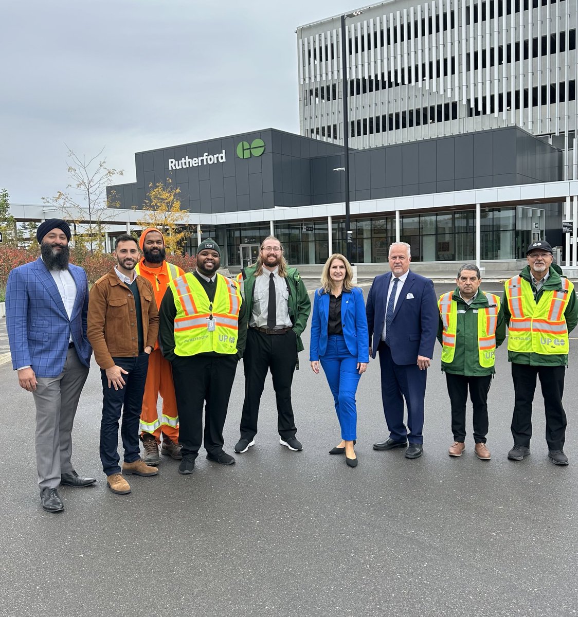 Sflecce's tweet image. When I was first elected in 2018, I promised Maple families that we would expand subways &amp;amp; GO stations to reduce congestion.

And we delivered by officially opening the new &amp;amp; improved Rutherford GO station, including a 2,000 space parking garage for our community.

#GettingItDone…