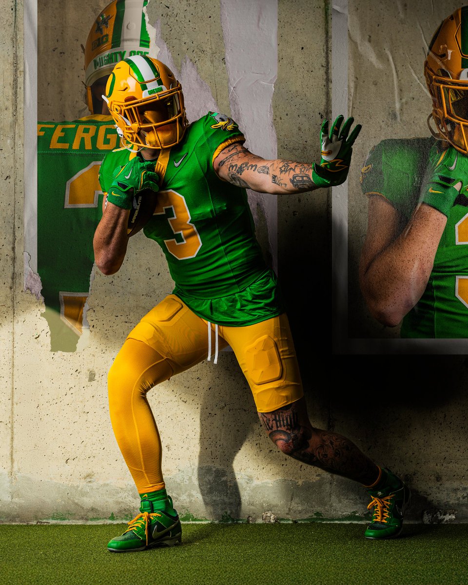 GoDucks's tweet photo. Post up. 

Game 10 uniform combo for @OregonFootball. #GoDucks https://t.co/wAk53BhGvv