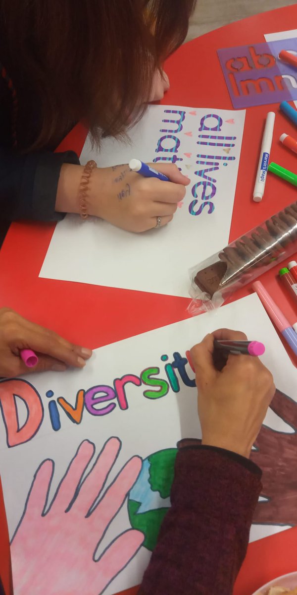 UnitingComOrg's tweet image. Our Accy Road #YouthClub creating #Art around their #diversity project as part of the #BwDYPF forums community cohesion project 
#youthworkweek #YWW @BWD_YPS