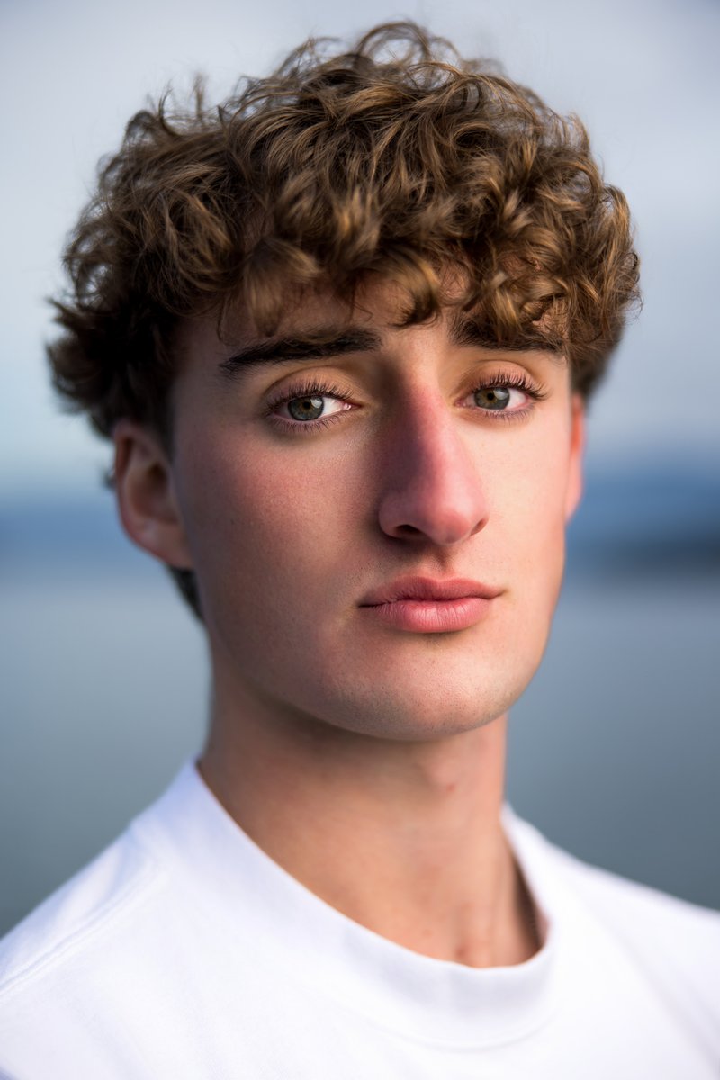 jeromepollos's tweet photo. When you can hear your mom's voice in your head saying, 'Smile!' but you're feeling more stoic. Kai got a classic look that's reminds me of those ancient Roman sculptures.

#portrait #highschool #yearbook #outdoors #stoic #classic #profoto #canon #coeurdalene #shotbyjeromepollos https://t.co/PQFTsMIMax