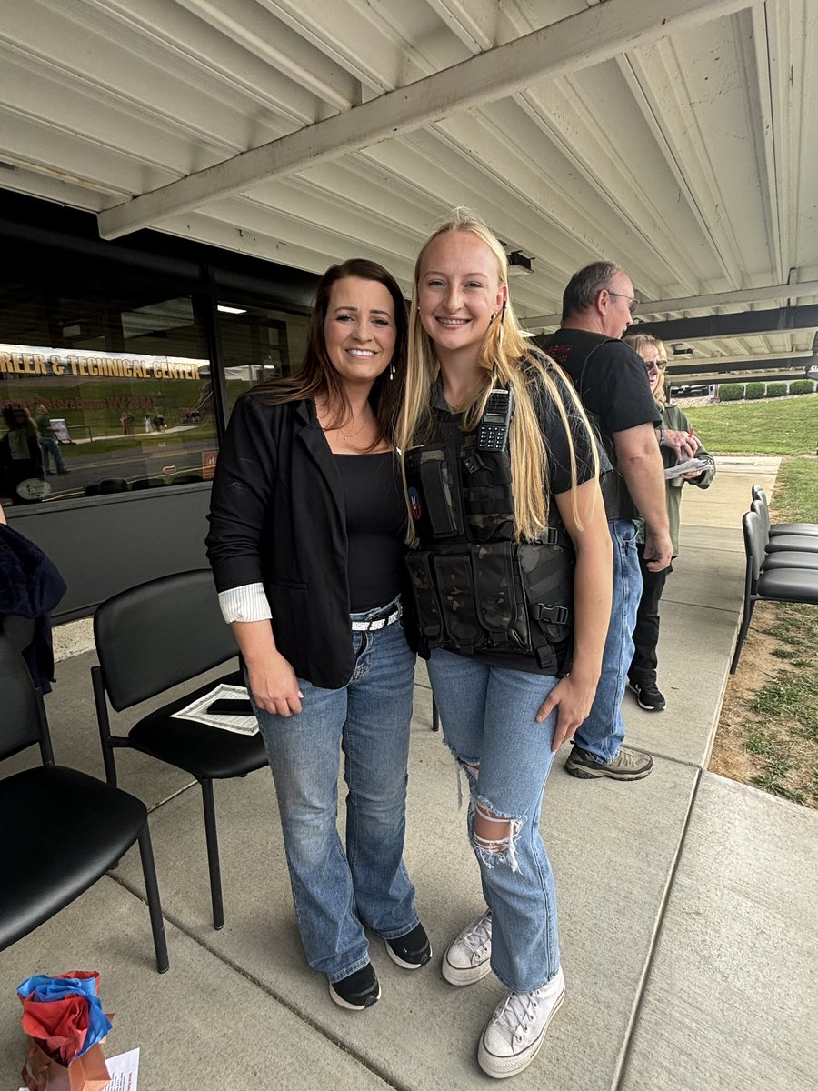 Thank you to <a href="/JessicaLynchPOW/">Jessica Lynch former POW</a> for talking to me today. Thank you to all the Veterans for your service. With out you all I wouldn’t have the opportunities i have. @Tri16u <a href="/TSThunderGold/">Tri-State Thunder Gold 16U/18U</a> <a href="/SBRRetweets/">Softball Recruiting Reposts</a> <a href="/CoastRecruitsSB/">Coast Recruits 🥎</a> <a href="/CoastRecruits/">Coast 2 Coast Recruits</a> <a href="/SoftballDown/">Down South Softball</a> <a href="/Softball_Home/">Softball Home🥎</a>  <a href="/RobroSportFacts/">Robro’s Sports Facts</a>