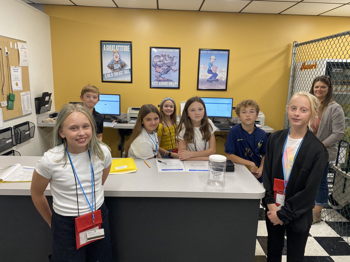 6WhiteScience's tweet photo. Lots of fun at Biztown for the Lavender Group🎉🎉 https://t.co/eiNhlGfNJA