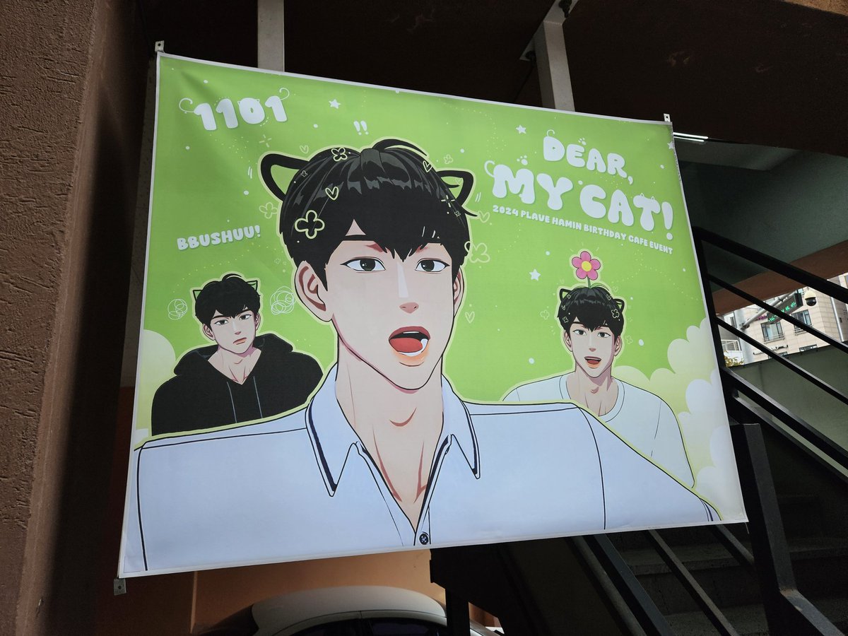 7. 디마캣#2
첫째 날 일정이 넘 많아서 고민하다 방문한 카페!! 선착 특전이 마감됬을 줄 알았는데 받을 수 있어서 행복했구 아기자기하게 꾸며져 동화 속 다양한 모습의 하미니가 귀여웠다✨️ 바빠서 금방 나가야했던게 넘 아쉽..
#우리가_준비한_두번째_생일파티
#행복한동화의결말은_하민이와함께