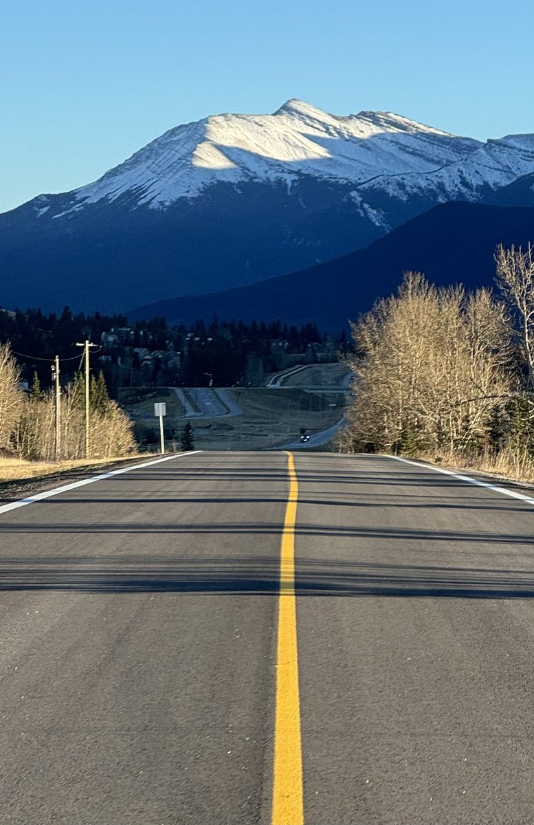 Ski in the morning….
…. Bike in the afternoon!

Early November in Alberta! ⛷️🚴‍♂️👍