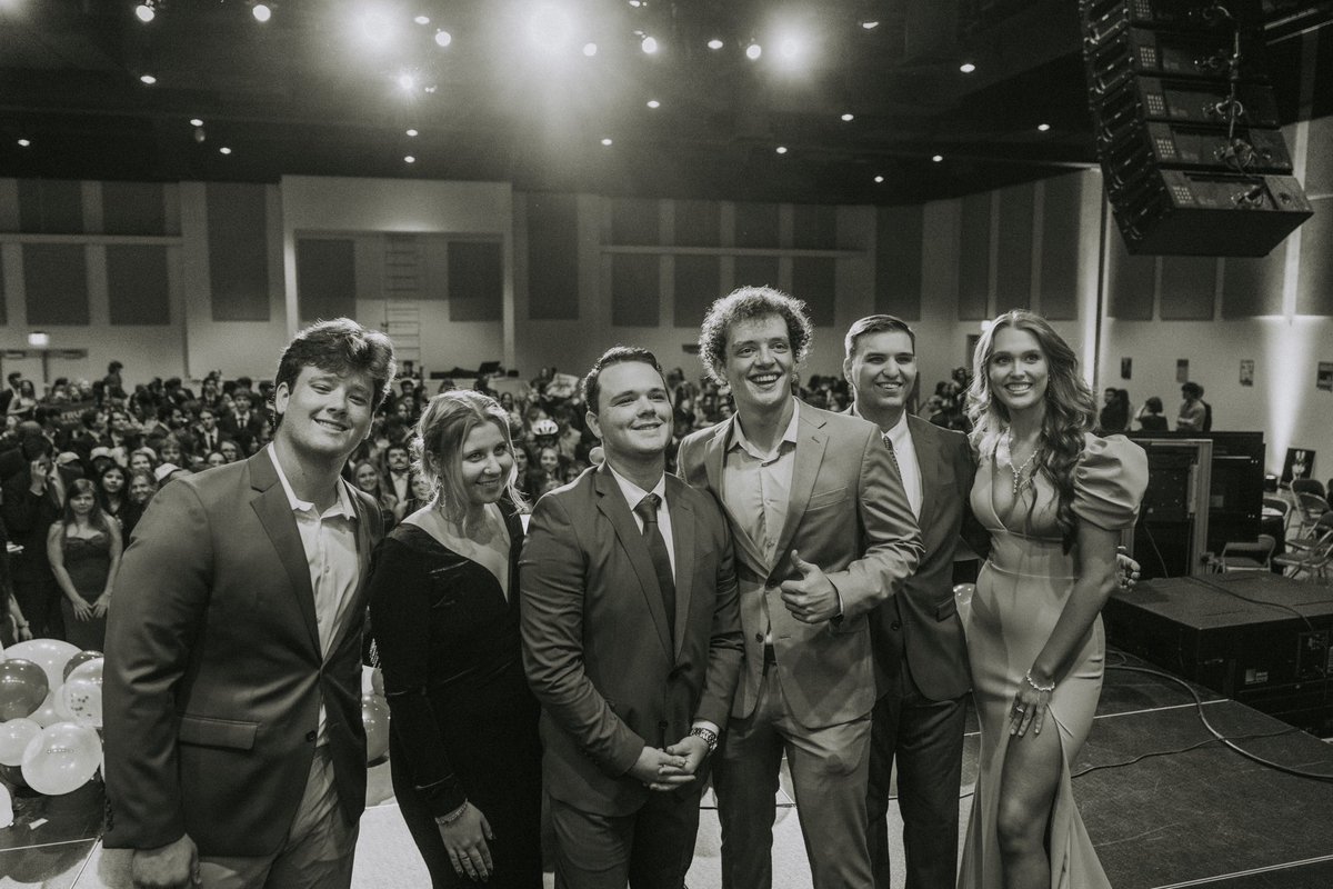 huriataj's tweet photo. Gen Z is taking back the country‼️ 💪🏼

Over 470+ @tpusastudents were dressed to impress to attend @TPUSA_LU Election Night Gala 💃🕺

These students voted🗳️, then partied hard, but MORE importantly, prayed for restoration of the American Republic 🇺🇸

#ChaptersChangeTheWorld🌎 https://t.co/UtGX6Hjgjo