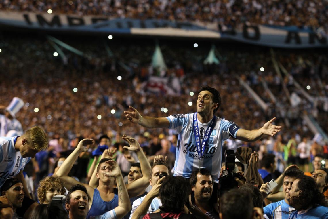 Racinguismo_'s tweet photo. Que poca memoria tienen algunos, desmereciendo al tipo que nos cambio la cabeza y nos puso devuelta en el lugar que merecemos, yo siempre voy a confíar en el hombre que me hizo vivir el Racing que siempre soñe, SIEMPRE DE TU LADO DIEGO ALBERTO. https://t.co/c0K5mhsnAG