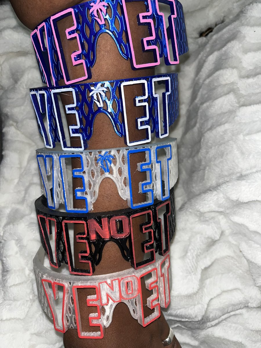 Livinglegendscustomdesigns.com