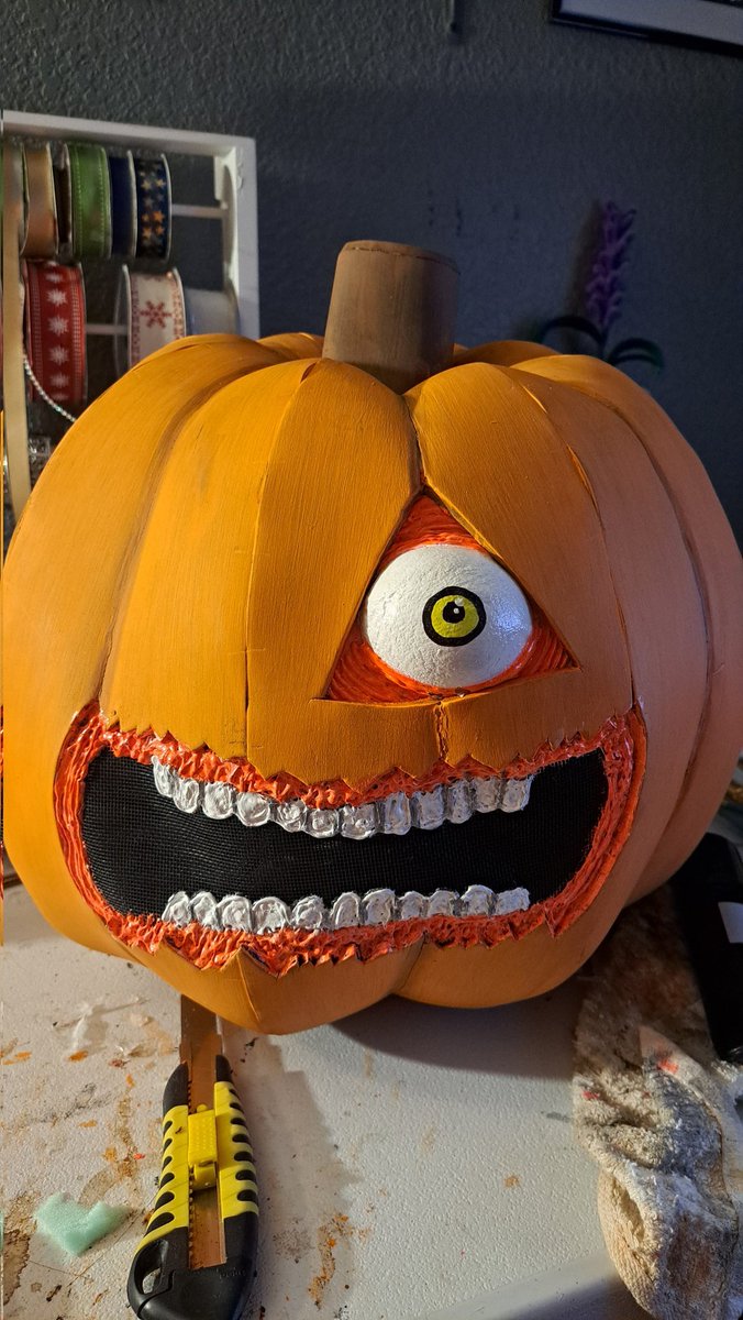 PyroSomniac's tweet photo. ITS PUMPKINS PICE SEASON GIVE IT HEERREE
Late Halloween costume post lmao
I had a blast making her gargantuan head
@meatcanyon #meatcanyon #papameat #PumpkinSpice #halloween #costume https://t.co/Drd5blE6yK
