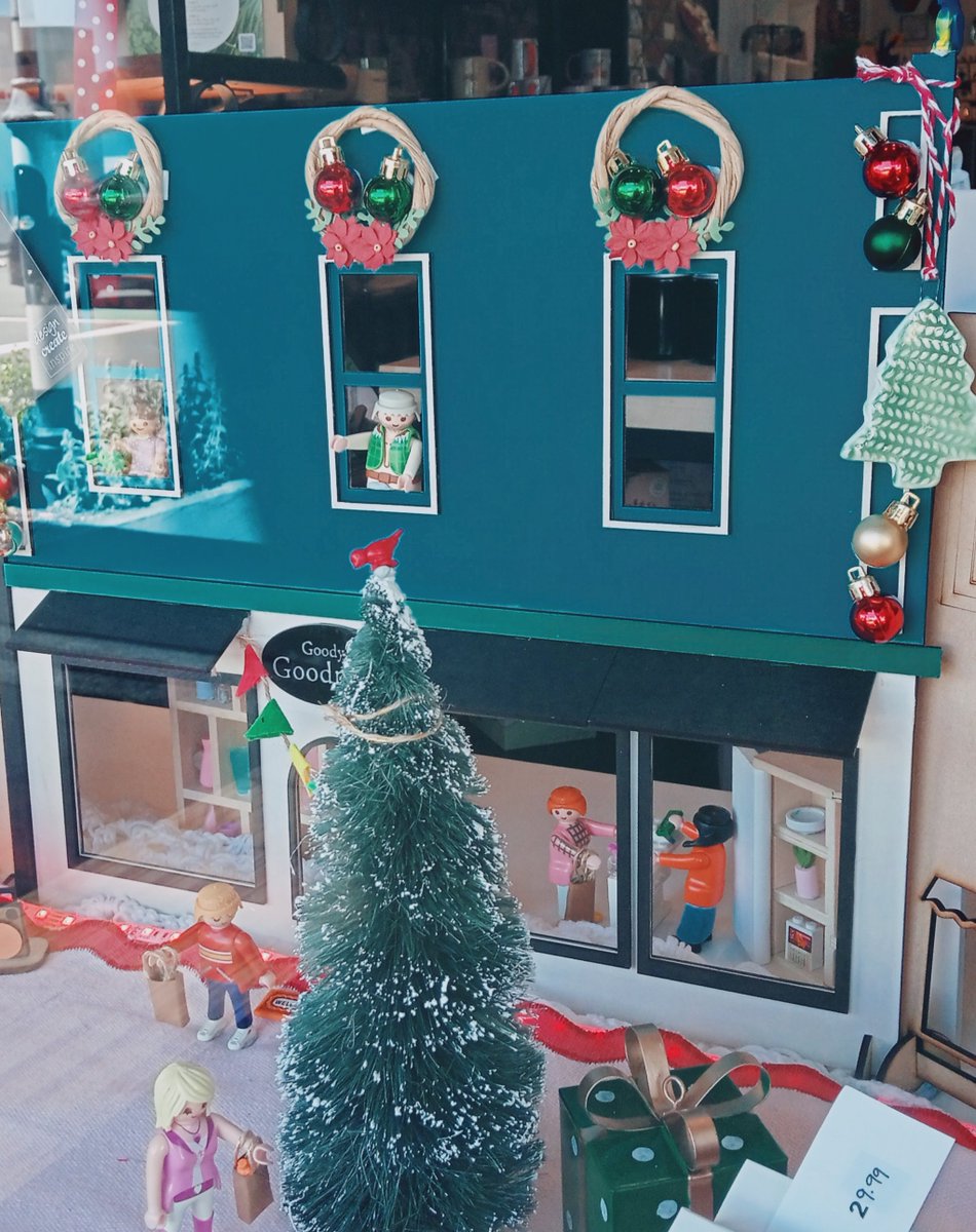 HuttHub's tweet image. Goody Goodness at 247 Jackson St is open until 7pm tonight (Thursday) - enjoy FREE parking on Jackson St from 5pm onwards and stress-free shopping! Support local artisans and businesses this festive season #petone #lowerhutt #huttvalley