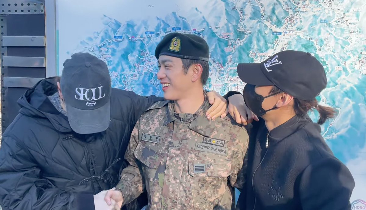 BamBamSkrrtBR's tweet image. VOLTOU!!! Nossos YugBam foram buscar o querido Jinyoung, que amor 😭💚

Park Jinyoung is back
#WarmlyWelcomeJinyoung