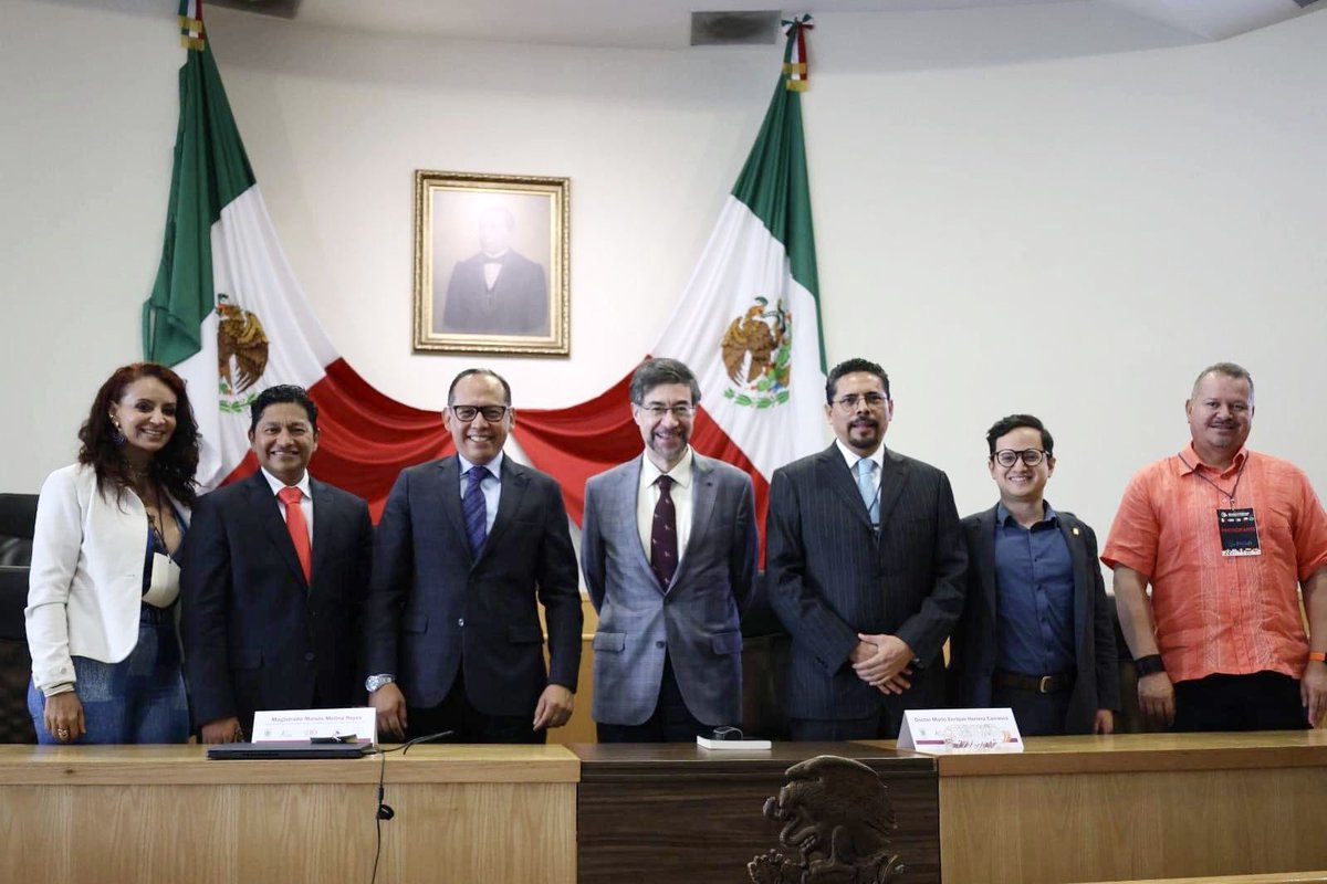 Oz7179001174852's tweet photo. En el 2o Congreso Internacional D Ls Neurociencias Aplicadas al Derecho, Necesitaremos Nvos ParaMtros D Legitimidad Dialécticas y etóricas p/L DDHH y estaremos Abiertos a ls Neurociencias dijo el Magdo @MoisesMolina  Pte D L Sala Constitucional y Pte D/L 4a Sala Penal d la #SCDJ https://t.co/Amj4LRkRM8