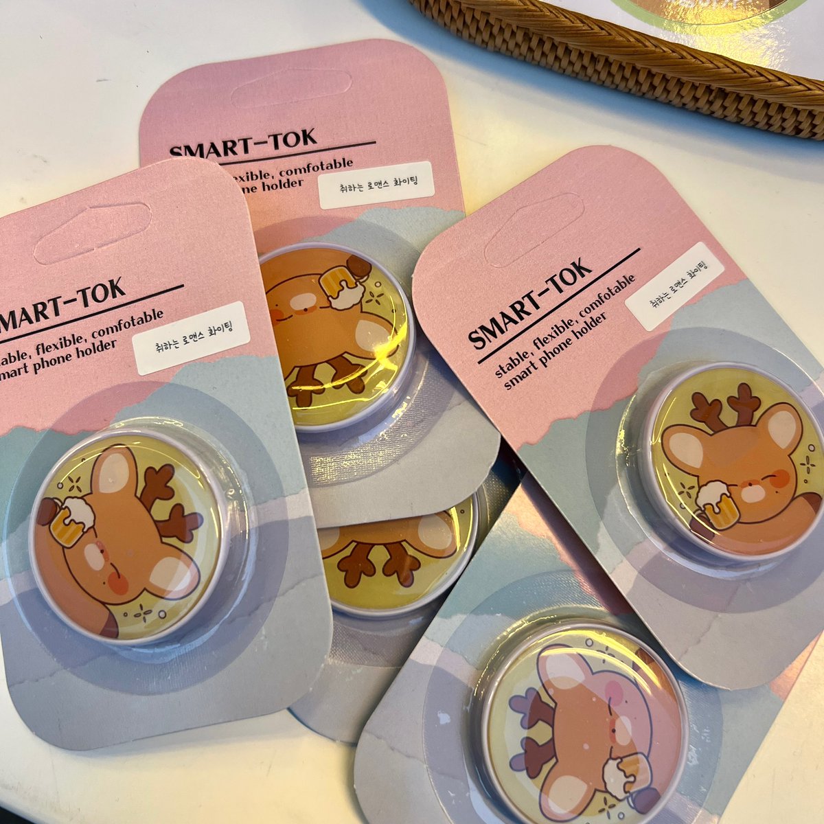 곧 11월 11일 빼빼로 데이라서 나눔하려고 합니다🍺

쮸빼로+그립톡 5분에게 보내드릴게요✋🏻
다만 상자로 가야될 것 같아서 배송비 부담 가능하신분만 RT해주시면 추첨해서 보내드리겠습니다!

(국내 배송만 가능하며 당첨자는 오늘 저녁에 뽑을게요!!)