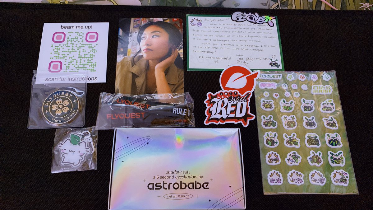 YoonahKorn's tweet photo. Thank you so much @FlyQuest &amp; @hey_astrobabe for the super cute package!! 🥺❤️

It’s honestly so cool getting to see esports and makeup come together like this!~

 I got to test out their press &amp; peel eyeshadows and it was super fun to create a themed look for it ✨ https://t.co/EM41BqMZcI