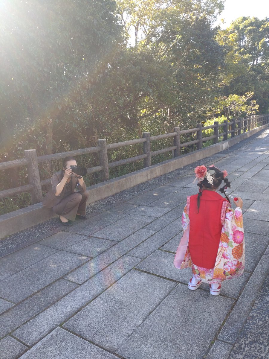 nnstksA's tweet photo. 七五三してきました！
台風で雨予報やったのを吹き飛ばす晴れ女の娘☀
楽天でレンタルした着物と、100均アイテムを駆使した髪飾りだけどめっちゃ可愛く撮ってもらいました！！
着物も重かったろうに終始楽しそうにしてくれてありがとうね☺️元気に育てよー！！

photo by
@b30690680 https://t.co/jUSEYgIZZZ