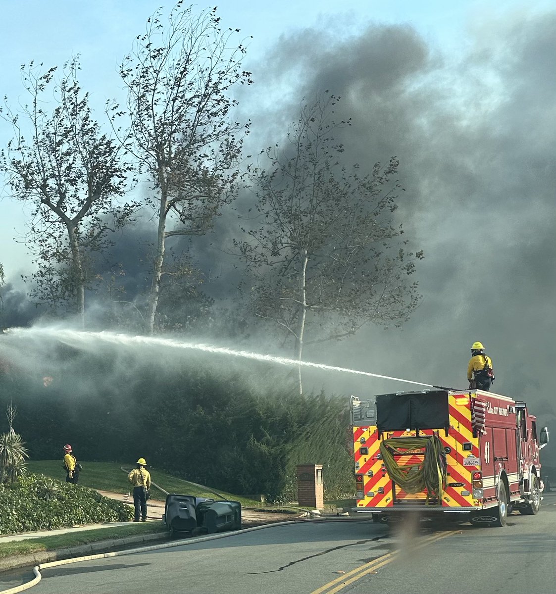CC_Firefighters's tweet photo. 🔥 @CulverCityFD E41, E43 &amp; B41 deployed to the #MountainFire in Ventura County earlier today.  Firefighters are facing very difficult conditions and are unfortunately battling multiple burning structures.  

#CulverCity #CulverCityFire https://t.co/pDYrKlA2yA