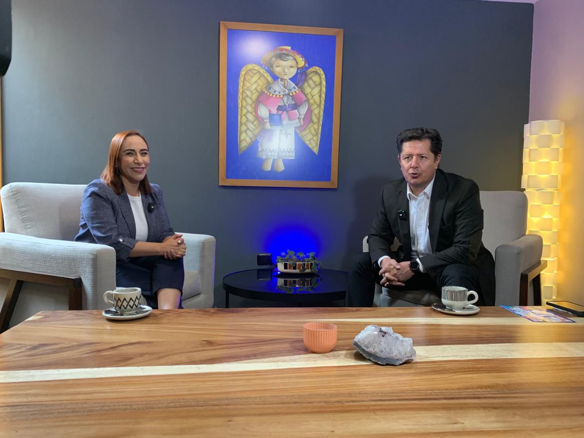 AdrianaDavilaF's tweet photo. 📍 Hoy desde Puebla, tuve la oportunidad de platicar con varios medios de comunicación a quienes les reiteré que la única manera en la que @AccionNacional sea de nuevo un partido ganador, es con democracia y una dirigencia con decencia pública como la que propongo.

 🙌 ¡Gracias por su cobertura y su profesionalismo!
