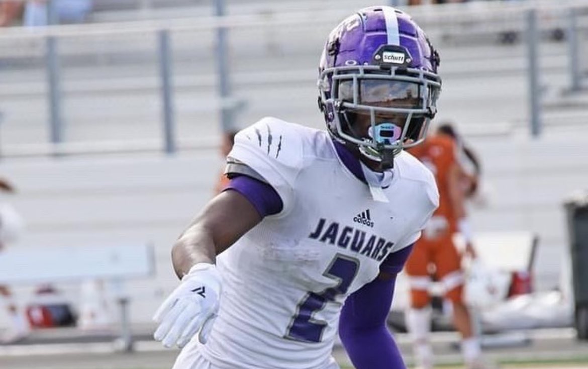 JScruggsOTF's tweet photo. NEW: Five Austin area football prospects who could be the next hometown heroes to suit up for the Longhorns @Horns247 | #HookEm 

(VIP)🔗: https://t.co/sWwq9VrTWw https://t.co/zy5SuSLlBb