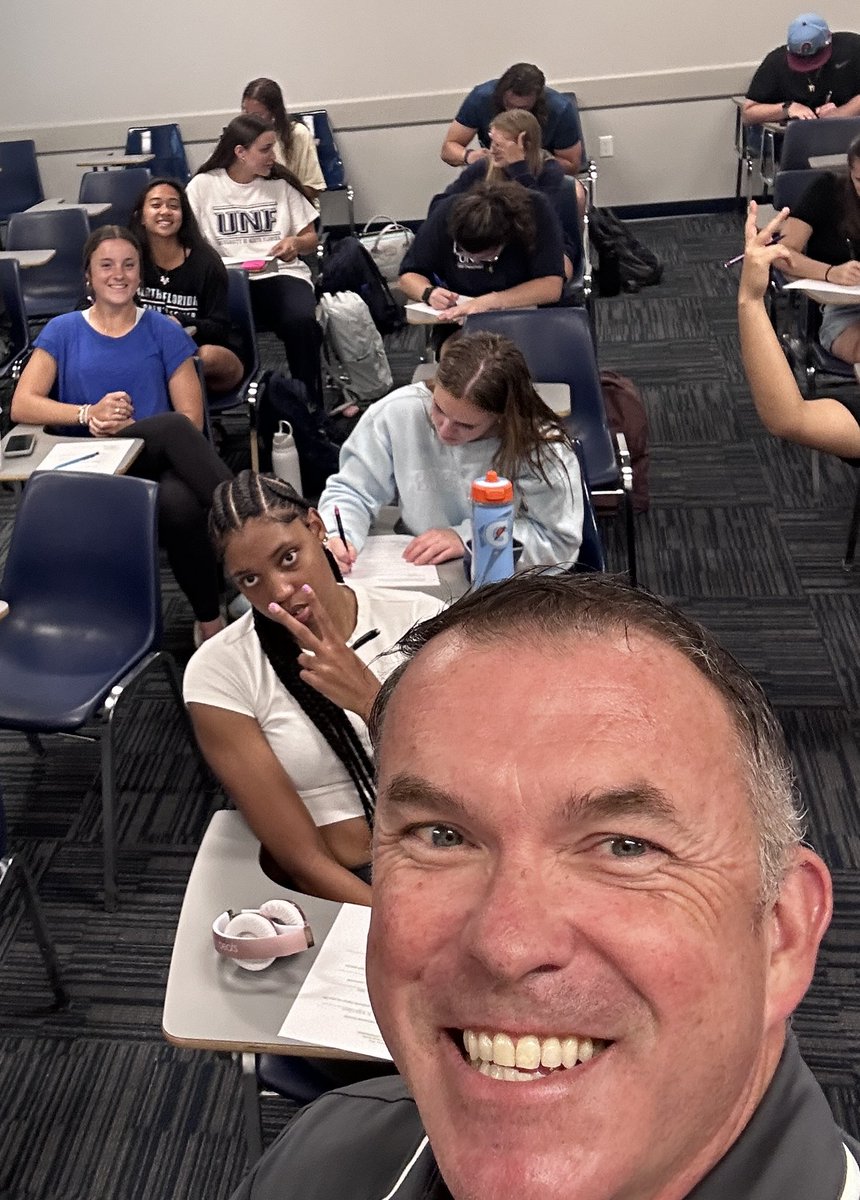 MatthewOhlson1's tweet image. Thanks to Jessica Spangler of @UNFSACE for the opportunity to speak to her “Developing the Student Athlete” students on the power of leadership, confidence &amp;amp; how to “tell your story or someone else will!” #leadership #confidentLEADERS