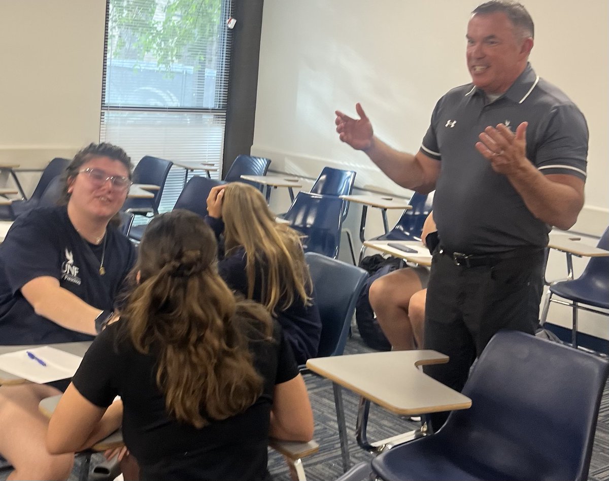 MatthewOhlson1's tweet image. Thanks to Jessica Spangler of @UNFSACE for the opportunity to speak to her “Developing the Student Athlete” students on the power of leadership, confidence &amp;amp; how to “tell your story or someone else will!” #leadership #confidentLEADERS