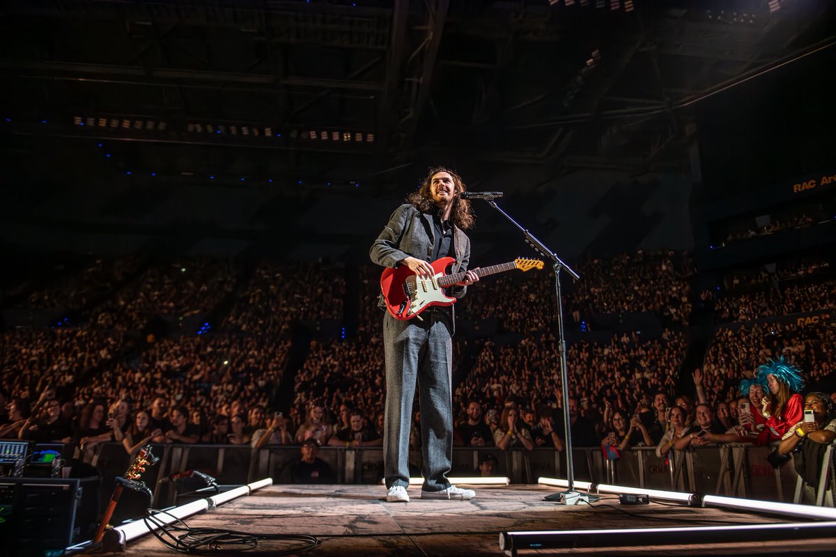 Hozier's tweet photo. Perth, Thank you 🖤

📸 @ruthlessimagery https://t.co/6fEN4pbnuo