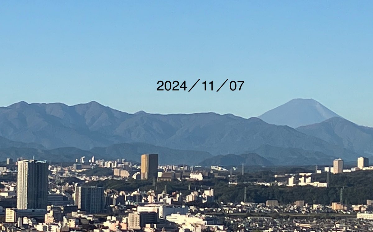yacchi3rings01's tweet photo. #東京,#府中,#ｸﾞﾗﾝﾀﾜｰ,#富士山,

この秋一番の冷え込みの朝です。
北寄りの風が強く、空気がきれいで、雲も少ないです。
ビルの最上階（28階）から見える富士山。
けさのﾗｼﾞｵでは初冠雪とか。でも、この写真では分かりません。 https://t.co/clz1cVXghU