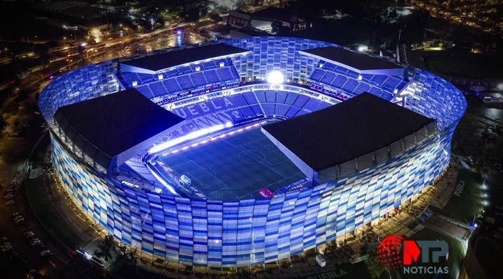ImArthurcrack's tweet photo. Gracias a las Águilas Poblanas 🦅🙌

La mejor noticia de todas que el Amé saliera de ese chiquero y estadio culero ciudad de los deportes.

Lleno total. Que sea el nido perfecto para liguilla @ClubAmerica https://t.co/BZvyRSqEFO