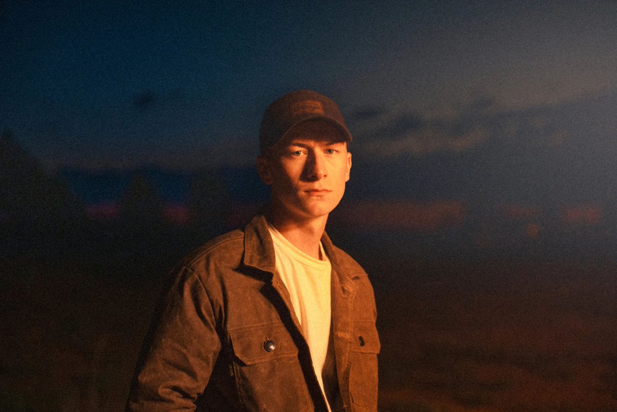 glittermagazine's tweet photo. Country artist Sam Barber has dropped his debut album 'Restless Mind.'

#SamBarber #RestlessMind https://t.co/h2aW0AqqUm