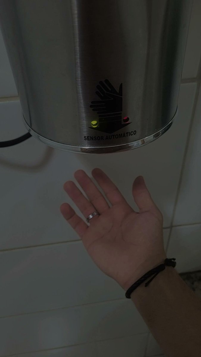 Sayze12's tweet photo. Simplesmente ADORO a sensação de ter minhas mãos limpas. Lavadas, fescas, cheirosas, etc. Eu amo muito. https://t.co/tr3MHjOpon