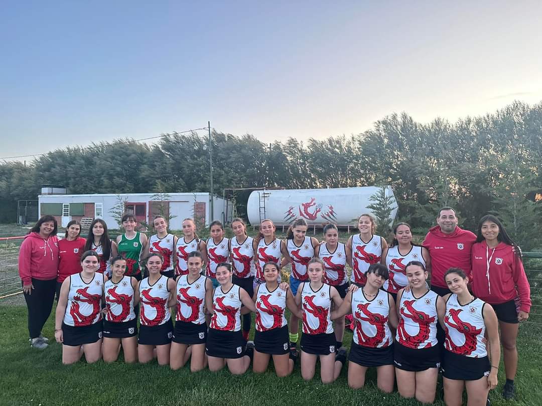 Nuestras dragonas estarán presentes en el Torneo Regional de Hockey Sub 19. Este finde alentamos a las chicas!!!