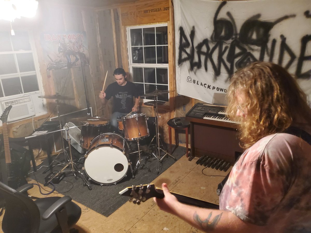 BlackPowderband's tweet photo. Feelin groovy!! See you all soon with some new stuff!! https://t.co/ROes6hp9GL
