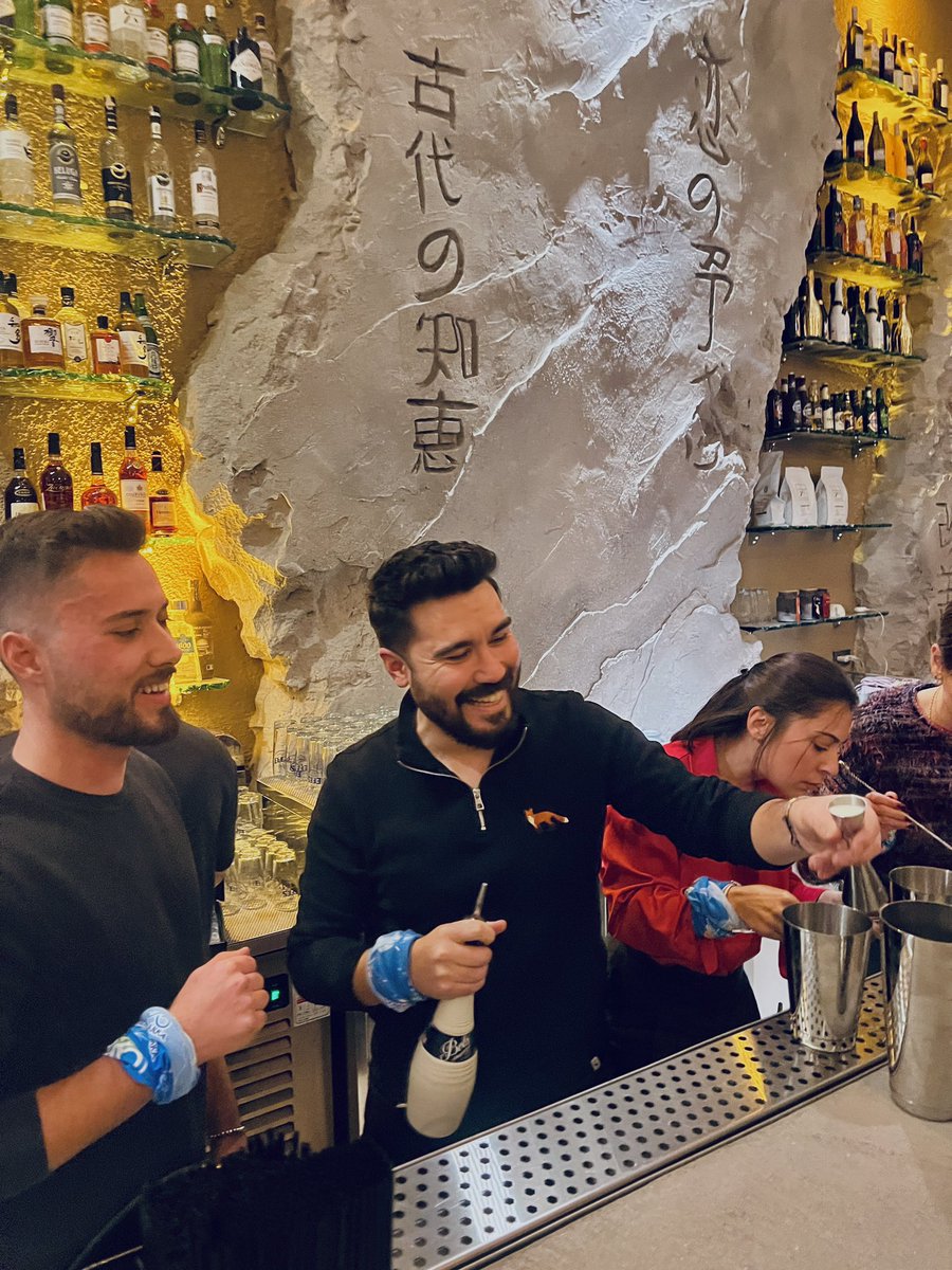 Geç olmuş, sütümüzü içelim de yatalım