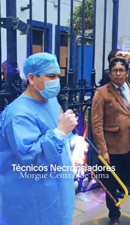Aderly's tweet photo. ¿Recuerdan a este trabajador de la Morgue de Lima que salió a decir que habían colapsado por el numero de homicidios y que no tenían las condiciones laborales idóneas? 

Bueno, se conoció que "gracias" a sus declaraciones contra el Gobierno, viene siendo hostigado por sus superiores jerárquicos. Ya recibió DOS memorándums. ¿Este es el modus operandi de este gobierno? ¿Ir contra quienes reclaman lo justo por no alinearse a sus intereses e incompetencia?

Recordemos que esto dijo esa vez: “Para la señora Dina Boluarte todo está bien. No hay ningún problema, pero la realidad es que el sicariato, las muertes y los homicidios han aumentado exponencialmente. Lamentablemente en la Morgue Central de Lima todos los días recibimos cadáveres por bala, lo que ha aumentado el trabajo para nosotros”
