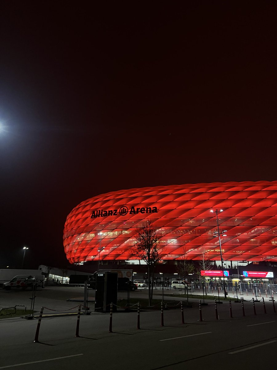 CortesJr_14's tweet photo. Un sueño cumplido @FCBayernES #allianzarena https://t.co/wHC6p8FDil
