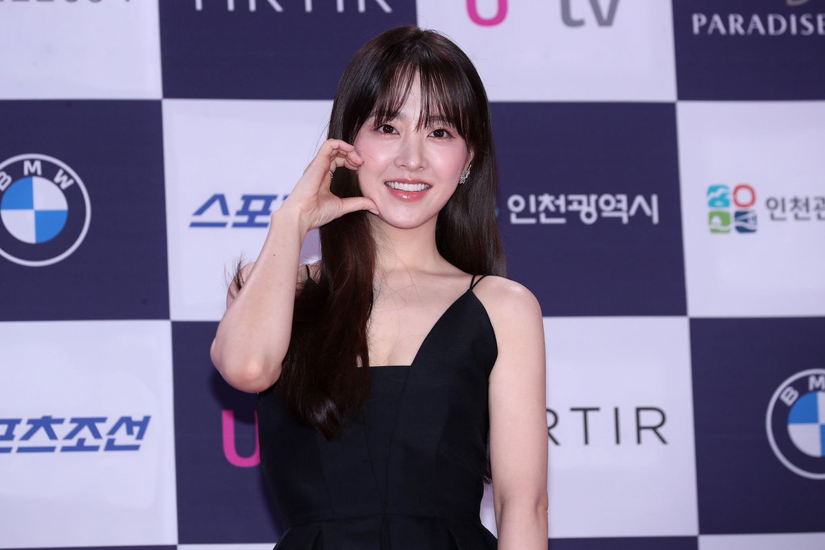 koreanhandle's tweet image. #GOT7's #Jinyoung (#ParkJinYoung) after his military discharge reveals he will begin filming the tvN drama #UnknownSeoul with #ParkBoYoung in the next week or two.

“I’ll be filming the drama ‘Unknown Seoul’ in a week or two."