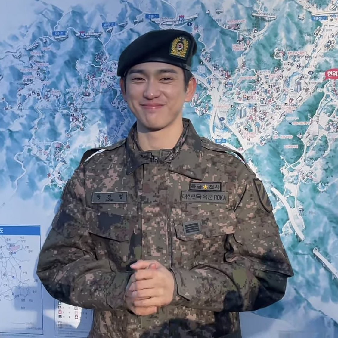 koreanhandle's tweet image. #GOT7's #Jinyoung (#ParkJinYoung) after his military discharge reveals he will begin filming the tvN drama #UnknownSeoul with #ParkBoYoung in the next week or two.

“I’ll be filming the drama ‘Unknown Seoul’ in a week or two."