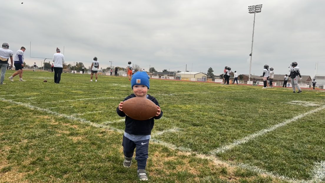 November Sunsets with a visitor!! 🌅⬛️🟧🤘🏻🏈🔥