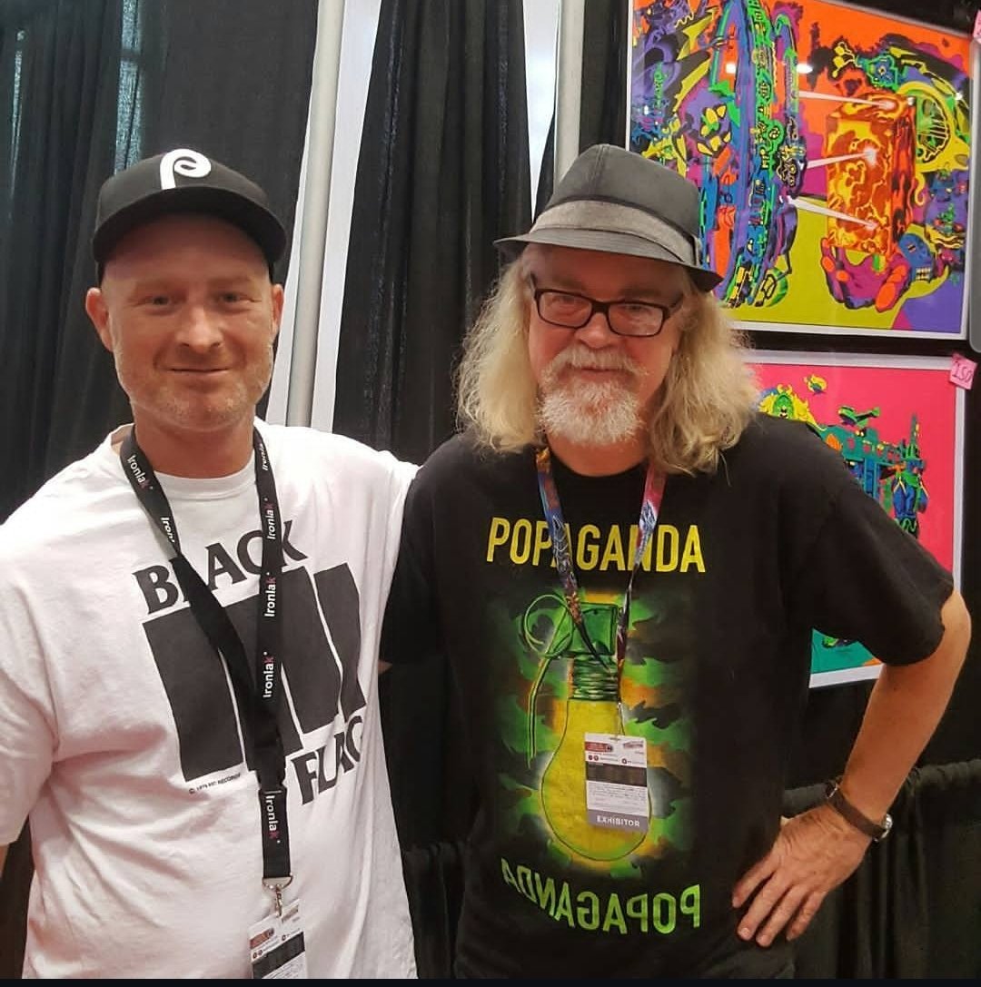 KESRED426's tweet photo. @HeavyMetalInk #280 cauae i got Ron English to to sign it for me in person! https://t.co/iki0AkYrLT