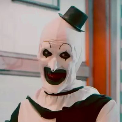 SpoilsOfHorror's tweet photo. It’s November, which means #SpoilsofHorror is taking a couple of weeks off again. Which also means it’s time for some reruns! This week, we are shamelessly capitalizing on the current crazy to revisit our episode on the OG Terrifier! It’s a good show!
https://t.co/qAqjwXdkPB https://t.co/dvnOxeFFNh