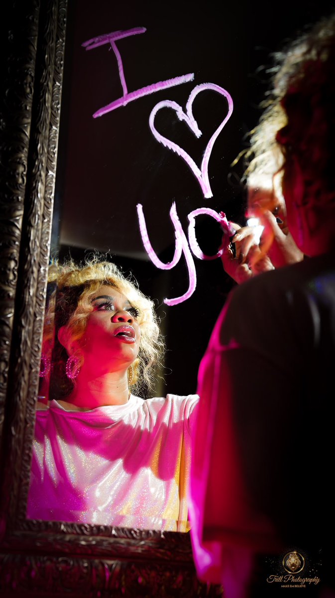 ChefMiMiJ's tweet photo. Loving on the girl in the mirror #selfconfidence #love https://t.co/eKTZLTLQHN