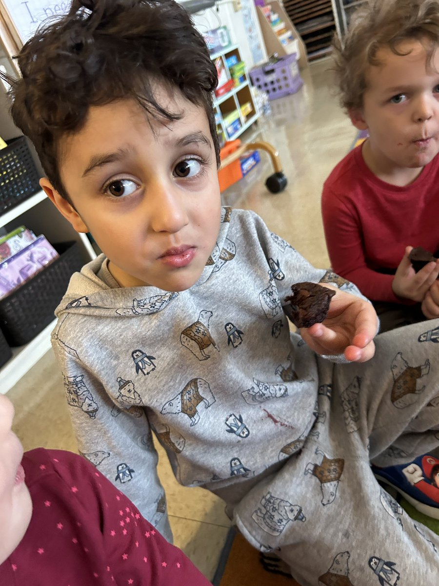 @KOuellette94 (@kouellette94) on Twitter photo Today we had a special guest join us! She read us a story, then she taught us how to make delicious brownies! She had to head back to work before we ate them, but she left us a note to tell us how much she enjoyed her time with us… and we enjoyed our time with her! <a href="/KCSWolfpack/">Kingsclear Community School</a> Today we had a special guest join us! She read us a story, then she taught us how to make delicious brownies! She had to head back to work before we ate them, but she left us a note to tell us how much she enjoyed her time with us… and we enjoyed our time with her! <a href="/KCSWolfpack/">Kingsclear Community School</a>